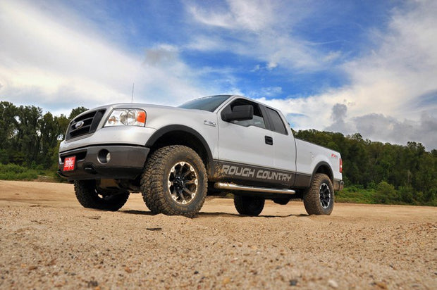 2.5 Inch Leveling Lift Kit w/V2 Shocks 04-08 F-150 Rough Country